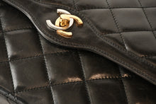 Load image into Gallery viewer, CHANEL シャネル マトラッセ Wフラップ Wチェーンショルダーバッグ A2800 2番台 ラムスキン ココマーク ブラック パリ限定 美品 中古 4b013463