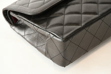 Load image into Gallery viewer, CHANEL シャネル マトラッセ Wフラップ Wチェーンショルダーバッグ A2800 2番台 ラムスキン ココマーク ブラック パリ限定 美品 中古 4b013463