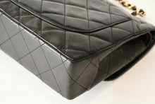Load image into Gallery viewer, CHANEL シャネル マトラッセ Wフラップ Wチェーンショルダーバッグ A2800 2番台 ラムスキン ココマーク ブラック パリ限定 美品 中古 4b013463