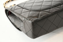Load image into Gallery viewer, CHANEL シャネル マトラッセ Wフラップ Wチェーンショルダーバッグ A2800 2番台 ラムスキン ココマーク ブラック パリ限定 美品 中古 4b013463
