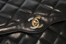 Load image into Gallery viewer, CHANEL シャネル マトラッセ Wフラップ Wチェーンショルダーバッグ A2800 2番台 ラムスキン ココマーク ブラック パリ限定 美品 中古 4b013463