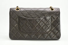 Load image into Gallery viewer, CHANEL シャネル マトラッセ25 Wフラップ Wチェーンショルダーバッグ A01112 2番台 ラムスキン ココマーク ブラック 美品 中古 4b013464