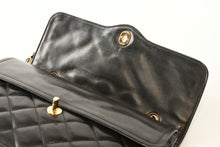 Load image into Gallery viewer, CHANEL シャネル マトラッセ Wフラップ Wチェーンショルダーバッグ A2800 2番台 ラムスキン ココマーク ブラック パリ限定 美品 中古 4b013463