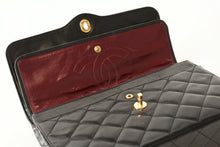 Load image into Gallery viewer, CHANEL シャネル マトラッセ Wフラップ Wチェーンショルダーバッグ A2800 2番台 ラムスキン ココマーク ブラック パリ限定 美品 中古 4b013463