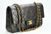 Load image into Gallery viewer, CHANEL シャネル マトラッセ25 Wフラップ Wチェーンショルダーバッグ A01112 2番台 ラムスキン ココマーク ブラック 美品 中古 4b013464