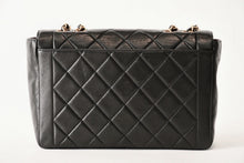 Load image into Gallery viewer, 極美品 CHANEL シャネル マトラッセ25 Sフラップ Wチェーンショルダーバッグ 3番台 ココマーク ラムスキン ブラック ゴールド金具 中古 4b013462