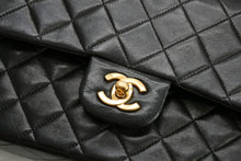 Load image into Gallery viewer, CHANEL シャネル マトラッセ25 Wフラップ Wチェーンショルダーバッグ A01112 2番台 ラムスキン ココマーク ブラック 美品 中古 4b013464