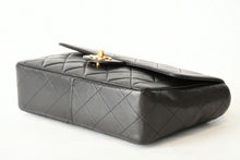 Load image into Gallery viewer, 極美品 CHANEL シャネル マトラッセ25 Sフラップ Wチェーンショルダーバッグ 3番台 ココマーク ラムスキン ブラック ゴールド金具 中古 4b013462
