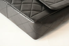 Load image into Gallery viewer, 極美品 CHANEL シャネル マトラッセ25 Sフラップ Wチェーンショルダーバッグ 3番台 ココマーク ラムスキン ブラック ゴールド金具 中古 4b013462