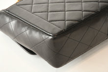 Load image into Gallery viewer, 極美品 CHANEL シャネル マトラッセ25 Sフラップ Wチェーンショルダーバッグ 3番台 ココマーク ラムスキン ブラック ゴールド金具 中古 4b013462