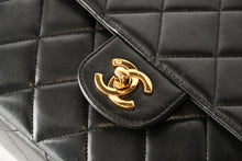 Load image into Gallery viewer, 極美品 CHANEL シャネル マトラッセ25 Sフラップ Wチェーンショルダーバッグ 3番台 ココマーク ラムスキン ブラック ゴールド金具 中古 4b013462