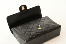 Load image into Gallery viewer, 極美品 CHANEL シャネル マトラッセ25 Sフラップ Wチェーンショルダーバッグ 3番台 ココマーク ラムスキン ブラック ゴールド金具 中古 4b013462