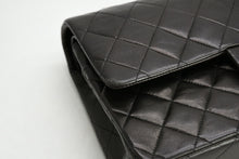 Load image into Gallery viewer, CHANEL シャネル マトラッセ25 Wフラップ Wチェーンショルダーバッグ A01112 2番台 ラムスキン ココマーク ブラック 美品 中古 4b013464