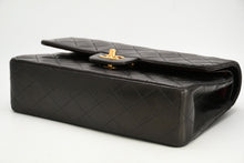 Load image into Gallery viewer, CHANEL シャネル マトラッセ25 Wフラップ Wチェーンショルダーバッグ A01112 2番台 ラムスキン ココマーク ブラック 美品 中古 4b013464