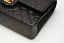 Load image into Gallery viewer, CHANEL シャネル マトラッセ25 Wフラップ Wチェーンショルダーバッグ A01112 2番台 ラムスキン ココマーク ブラック 美品 中古 4b013464