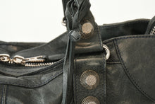 画像をギャラリービューアに読み込む, BALENCIAGA バレンシアガ Giant City ジャイアント シティ 2WAYバッグ 173084 カーキ シルバー金具 美品 中古 4b013418