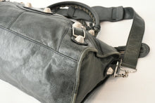 画像をギャラリービューアに読み込む, BALENCIAGA バレンシアガ Giant City ジャイアント シティ 2WAYバッグ 173084 カーキ シルバー金具 美品 中古 4b013418