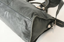 画像をギャラリービューアに読み込む, BALENCIAGA バレンシアガ Giant City ジャイアント シティ 2WAYバッグ 173084 カーキ シルバー金具 美品 中古 4b013418