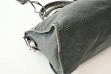画像をギャラリービューアに読み込む, BALENCIAGA バレンシアガ Giant City ジャイアント シティ 2WAYバッグ 173084 カーキ シルバー金具 美品 中古 4b013418