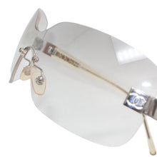 Load image into Gallery viewer, CHANEL シャネル サングラス アイウェア 4029 c.159/6I サイズ120 ココマーク クリア シルバー 美品 中古 4b013444