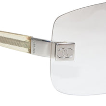 Load image into Gallery viewer, CHANEL シャネル サングラス アイウェア 4029 c.159/6I サイズ120 ココマーク クリア シルバー 美品 中古 4b013444
