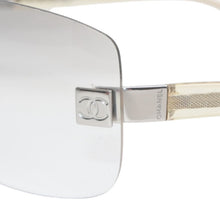 Load image into Gallery viewer, CHANEL シャネル サングラス アイウェア 4029 c.159/6I サイズ120 ココマーク クリア シルバー 美品 中古 4b013444