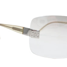 Load image into Gallery viewer, CHANEL シャネル サングラス アイウェア 4029 c.159/6I サイズ120 ココマーク クリア シルバー 美品 中古 4b013444