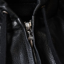 Load image into Gallery viewer, 極美品 CHROME HEARTS クロムハーツ 2025年 レザーフーデッドコート サイズL BSフレアパッチ セメタリークロスパッチ ダガージップ 中古 4b013505