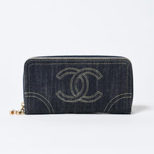 Load image into Gallery viewer, CHANEL シャネル ココマーク ラウンド長財布 10番台 ブルー デニム レザー ゴールド金具 美品 中古 4b013609