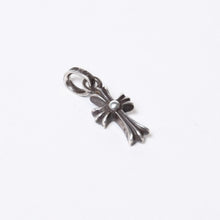Load image into Gallery viewer, CHROME HEARTS クロムハーツ CRS BBYFAT ベイビーファットクロス ペンダントトップ チャーム 重量約2.08g シルバー925 美品 中古 4b013670