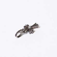 Load image into Gallery viewer, CHROME HEARTS クロムハーツ CRS BBYFAT ベイビーファットクロス ペンダントトップ チャーム 重量約2.08g シルバー925 美品 中古 4b013670