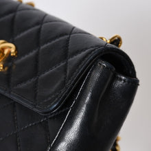 Load image into Gallery viewer, CHANEL シャネル ミニミニマトラッセ14 チェーンショルダーバッグ ラムスキン ココマーク ブラック ゴールド金具 美品 中古 4b013488