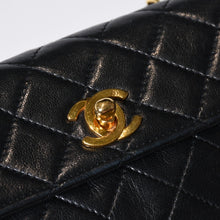 Load image into Gallery viewer, CHANEL シャネル ミニミニマトラッセ14 チェーンショルダーバッグ ラムスキン ココマーク ブラック ゴールド金具 美品 中古 4b013488