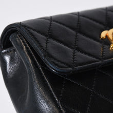 Load image into Gallery viewer, CHANEL シャネル ミニミニマトラッセ14 チェーンショルダーバッグ ラムスキン ココマーク ブラック ゴールド金具 美品 中古 4b013488