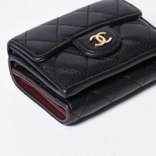 Load image into Gallery viewer, 極美品 CHANEL シャネル タイムレスクラシックライン 三つ折り財布 AP0230 ランダム番台 ブラック ボルドー キャビアスキン 中古 4b013615