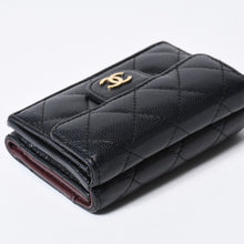 Load image into Gallery viewer, 極美品 CHANEL シャネル タイムレスクラシックライン 三つ折り財布 AP0230 ランダム番台 ブラック ボルドー キャビアスキン 中古 4b013615