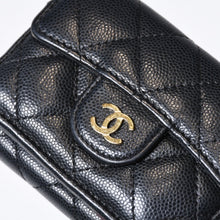 Load image into Gallery viewer, 極美品 CHANEL シャネル タイムレスクラシックライン 三つ折り財布 AP0230 ランダム番台 ブラック ボルドー キャビアスキン 中古 4b013615