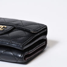 Load image into Gallery viewer, 極美品 CHANEL シャネル タイムレスクラシックライン 三つ折り財布 AP0230 ランダム番台 ブラック ボルドー キャビアスキン 中古 4b013615