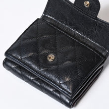 Load image into Gallery viewer, 極美品 CHANEL シャネル タイムレスクラシックライン 三つ折り財布 AP0230 ランダム番台 ブラック ボルドー キャビアスキン 中古 4b013615
