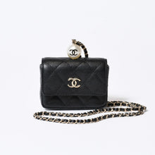 Load image into Gallery viewer, 極美品 CHANEL シャネル マトラッセ ココマーク フラップ コインパース AP2119 31番台 ブラック キャビアスキン ゴールド金具 中古 4b013612