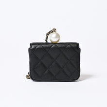 Load image into Gallery viewer, 極美品 CHANEL シャネル マトラッセ ココマーク フラップ コインパース AP2119 31番台 ブラック キャビアスキン ゴールド金具 中古 4b013612