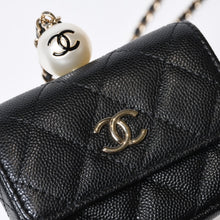 Load image into Gallery viewer, 極美品 CHANEL シャネル マトラッセ ココマーク フラップ コインパース AP2119 31番台 ブラック キャビアスキン ゴールド金具 中古 4b013612