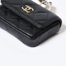 Load image into Gallery viewer, 極美品 CHANEL シャネル マトラッセ ココマーク フラップ コインパース AP2119 31番台 ブラック キャビアスキン ゴールド金具 中古 4b013612