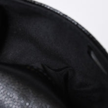 Load image into Gallery viewer, 極美品 CHANEL シャネル マトラッセ ココマーク フラップ コインパース AP2119 31番台 ブラック キャビアスキン ゴールド金具 中古 4b013612
