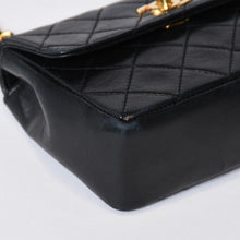 Load image into Gallery viewer, CHANEL シャネル ミニミニマトラッセ14 チェーンショルダーバッグ ラムスキン ココマーク ブラック ゴールド金具 美品 中古 4b013488