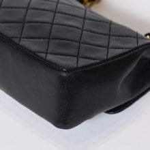 Load image into Gallery viewer, CHANEL シャネル ミニミニマトラッセ14 チェーンショルダーバッグ ラムスキン ココマーク ブラック ゴールド金具 美品 中古 4b013488