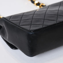 Load image into Gallery viewer, CHANEL シャネル ミニミニマトラッセ14 チェーンショルダーバッグ ラムスキン ココマーク ブラック ゴールド金具 美品 中古 4b013488