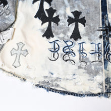 Load image into Gallery viewer, CHROME HEARTS クロムハーツ × CVTVLIST カタリスト デニムシャツ サイズXL クロスボール CHクロスパッチ 14パッチ 美品 中古 4b013819