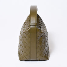 Load image into Gallery viewer, 新品同様 BOTTEGAVENETA ボッテガヴェネタ イントレチャート ミニウォレス ワンショルダーバッグ カーキ カーフ レザー ゴールド金具 中古 4b013604