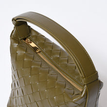 Load image into Gallery viewer, 新品同様 BOTTEGAVENETA ボッテガヴェネタ イントレチャート ミニウォレス ワンショルダーバッグ カーキ カーフ レザー ゴールド金具 中古 4b013604